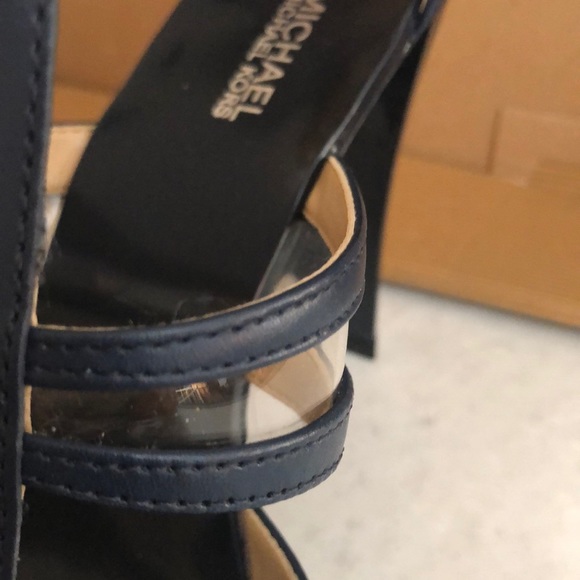 Michael Kors Berkeley T Strap heels NAVY - Picture 4 of 7